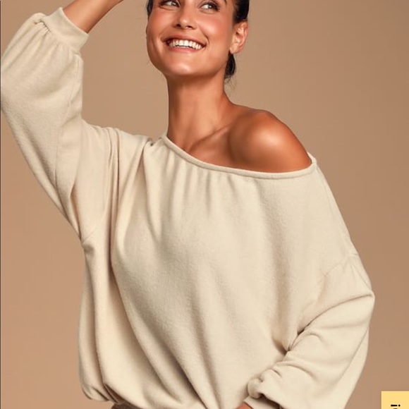 Lulu’s Cozy As Can Be Cream Sweater and short SET - Picture 2 of 9